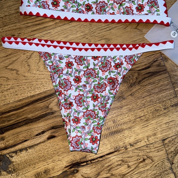 NWT Bikini White Red Flowers Cheeky S - Picture 4 of 8